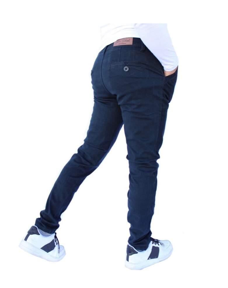 Pantalon negro entubado hombre sale