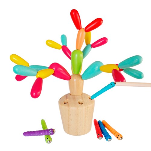Juego de madera armado de cactus y captura magnética de insectos.