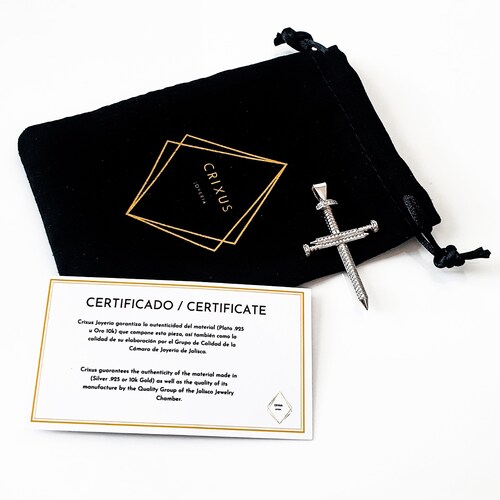 Dije de cruz de plata .925 para hombre de clavos con piedra zirconia y baño de rodio