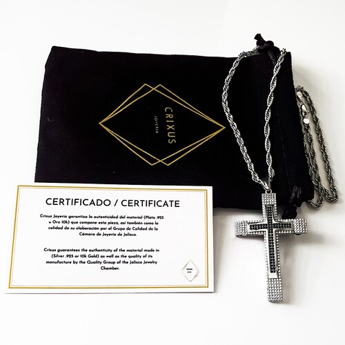 Cadena y cruz de plata .925 hombre bitono con piedra zirconia y baño de rodio. Incluye certificado