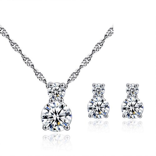 Set Doble ADELSTEN con Cadena, Dije y Aretes en Chapa de Rodio SWAROVSKI ELEMENTS INCLUYE DE REGALO ARETES DIAMOND Y CAJA PARA REGALO	