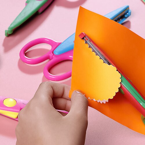 TIJERAS DECORATIVAS 4 PIEZAS CORTES DIFERENTES CON FORMAS PARA MANUALIDAD TIJ-DEC-04