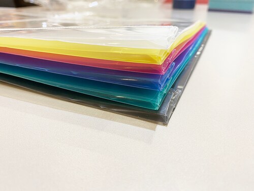 Sobre Plastico Carta Vertical con hilo Colore surtido 12 pzas