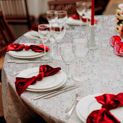 Las servilletas y manteles de Navidad más elegantes para decorar tu mesa