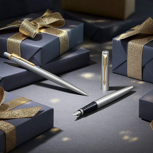 Pluma Estilográfica PARKER Jotter, Eje de Acero Inoxidable con Adornos Dorados, Tinta Azul