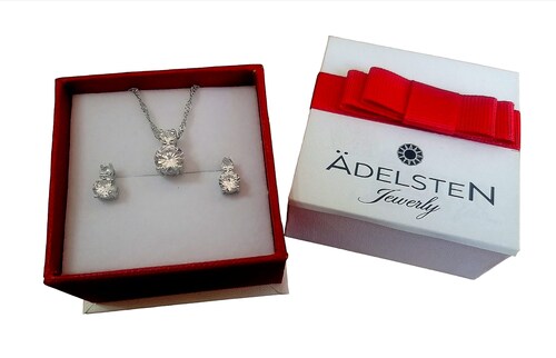 Set Doble ADELSTEN con Cadena, Dije y Aretes en Chapa de Rodio SWAROVSKI ELEMENTS INCLUYE DE REGALO ARETES DIAMOND Y CAJA PARA REGALO	