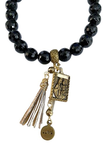 Pulsera Negra Con Escapulario De Metal y borla de gamuza Luma