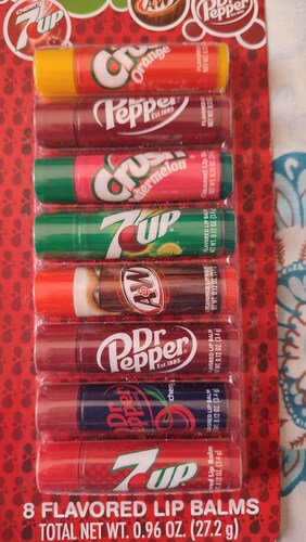 pack de 8 balsamos labiales con sabor a refresco.