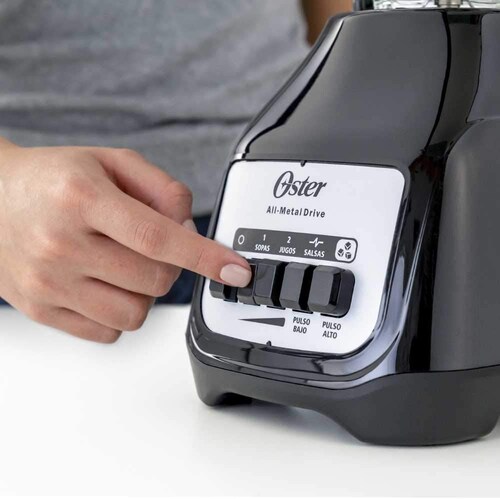 Licuadora Oster 2 velocidades más pulso y vaso de vidrio BLSTKAGBPB013