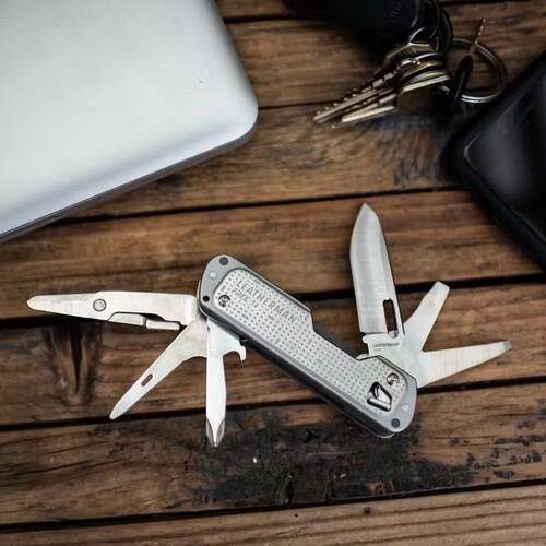 Multiherramienta FREE T4 Plata Leatherman