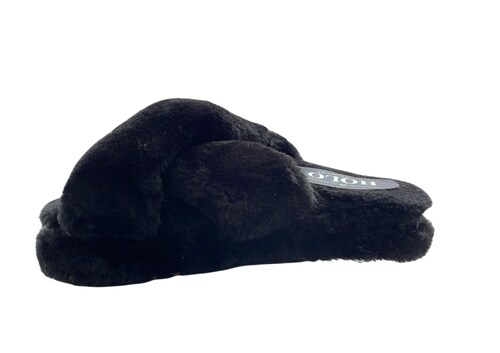 Pantuflas negras estilo mule cruzado con plataforma mullidas esponjosas modelo Helsinki