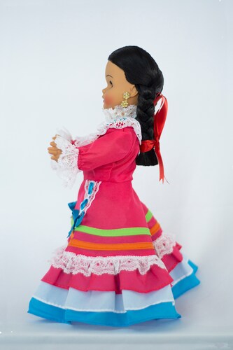 Eulalia Colecciones- Muñeca Mexicana Modelo Jalisco. Pieza de Colección de 34 cm. Hecha a Mano. En vestido rosa con encajes, detalles coloridos de listones y accesorios.