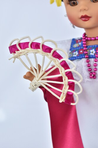 Eulalia Colecciones- Muñeca Mexicana Modelo Yucatán. Pieza de colección de 38 cm. Hecha a Mano. Creación Original, variedad de colores en telas, detalles y accesorios.