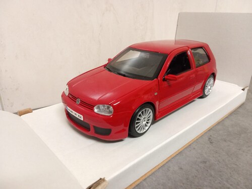 Auto A Escala Golf Roja Clasica Con Caja