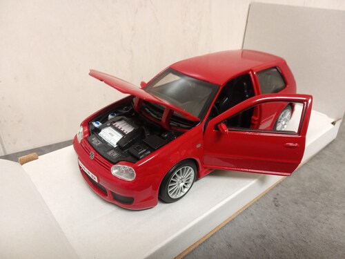 Auto A Escala Golf Roja Clasica Con Caja