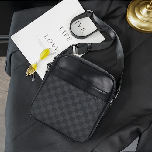 Las mejores ofertas en Bolsas negras de cuero Louis Vuitton para