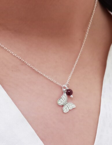 Dije de la Suerte con Mariposa de Plata y Granate con Cadena, Joyería para Mujer.