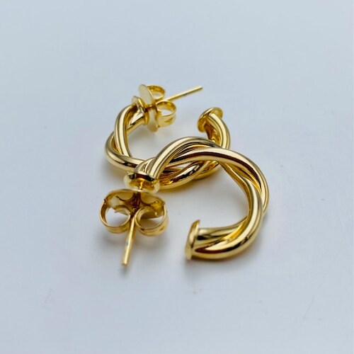 Aretes arracadas torcidas chicas- Baño de oro 18K- Aretes dorados