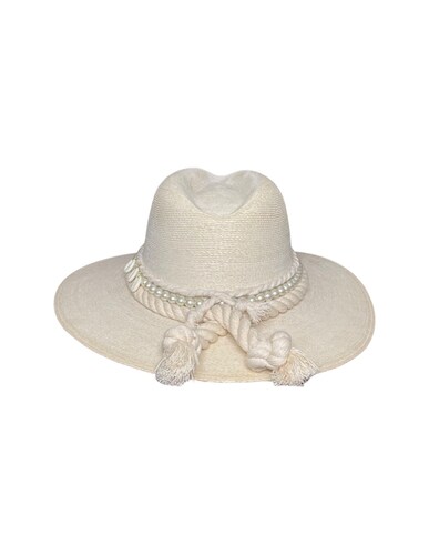 Sombrero para mujer artesanal de palma fina decorado con listón blanco y conchas