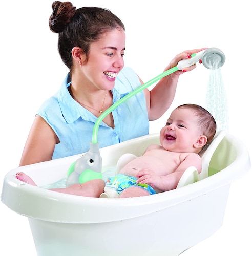 Consejos para bañar a tu bebé en la regadera