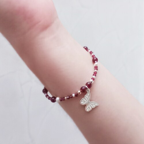 Pulsera Suerte Mariposa de plata .925 con Granate, Joyería para Mujer de Anante Joyería