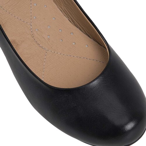 Kit de 2 pares de zapatillas cerradas con tacón bajo, colores nude y negro, marca Shosh, mod. 825752
