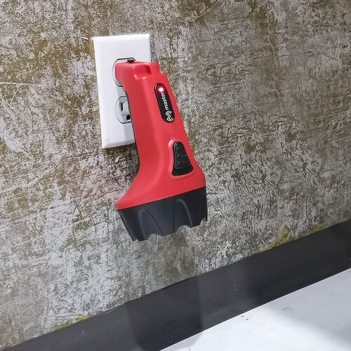 Lampara de Emergencia Recargable con Gran Potencia de Iluminación de 15 Luces Leds Ultrabrillantes y Focalizadas / Master / ML-TORCHLED15