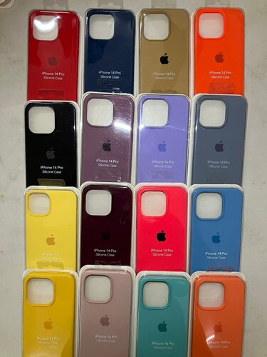 Case iPhone 14 Pro Amarillo Fuerte Logo Silicon y Microfibra Funda Protector