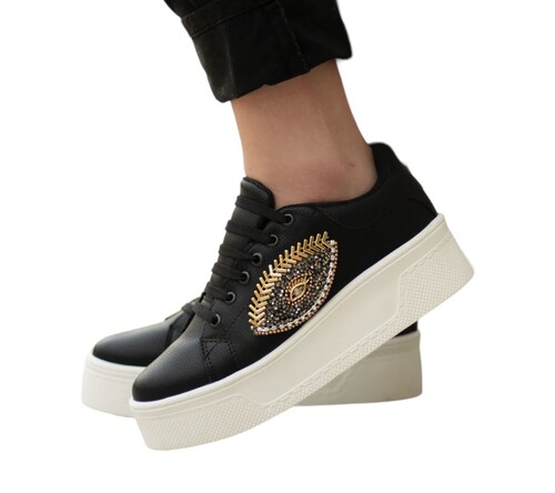 Galena Negro | Tenis casual con aplicacion de ojo metalico