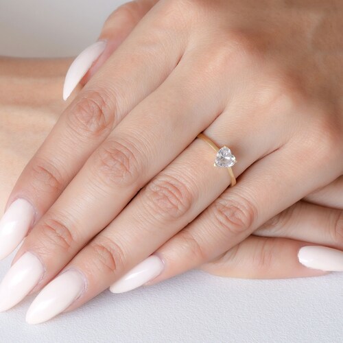 ANILLO DE COMPROMISO 10K ORO AMARILLO CON PIEDRA CORAZÓN SWAROVSKI