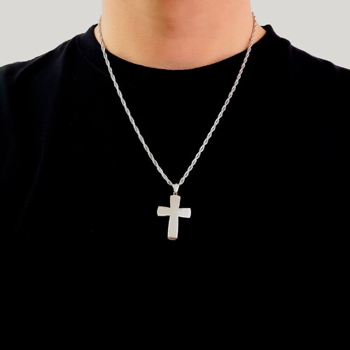Cadena torzal y cruz de plata .925 con baño de rodio.