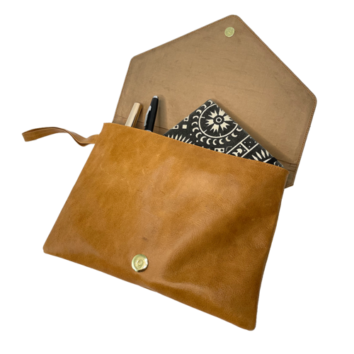 Sobaquera Terra de cuero natural marca DAJU