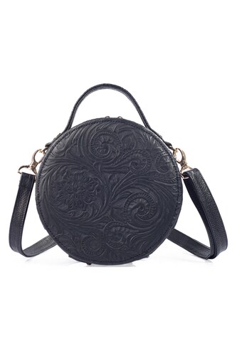 Bolso de mujer A ÁNGELOZANO tipo crossbody de piel vacuna color negro, con grabado tipo cincelado, pintado a mano, modelo Quetzal