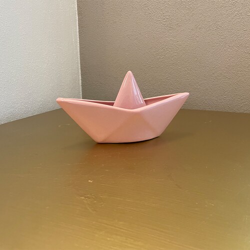 Barco de papel decorativo minimalista color Rosa cerámica brillante