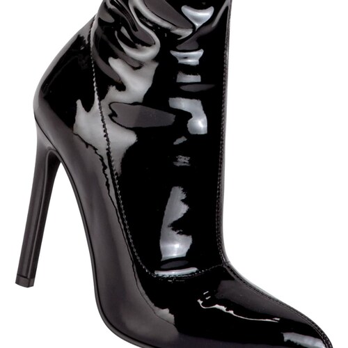 Botas de vestir marca Thalia Sodi, extralargas, de charol negro, puntales, mod. 1087426