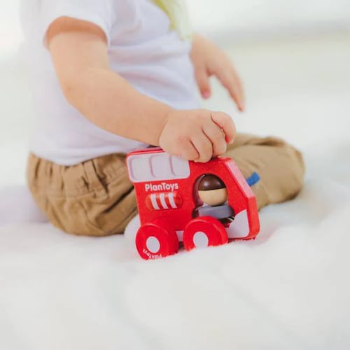 Juguete de madera camión de bomberos plan toys rojo
