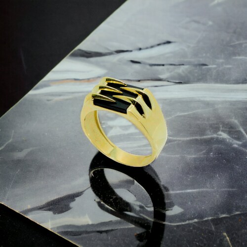 Anillo oro 10k piedra ónix de garra .