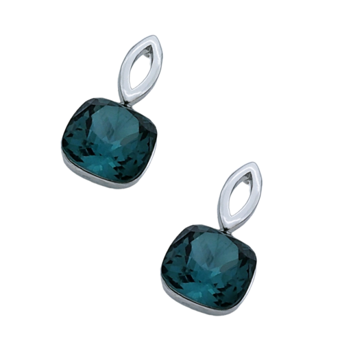 Arete en rodio con cristal color turquesa.