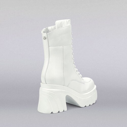 Botas militares color blanco de Belinda Peregrin, mod. 1053461