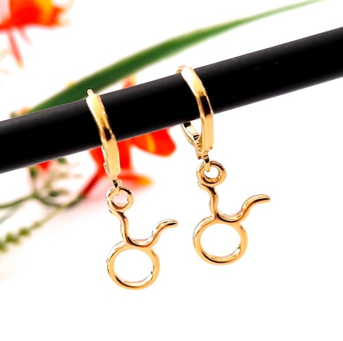 Aretes Huggies Tauro En Chapa De Oro 22 Kilates ITZANALLY