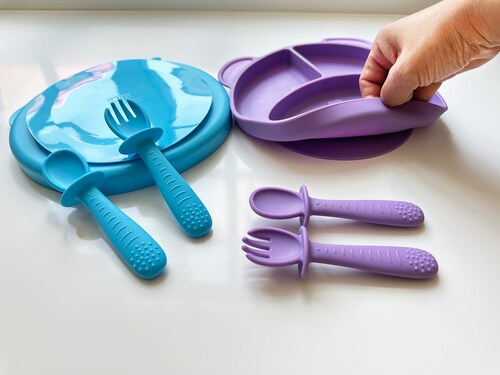 Plato para Bebé con 3 Divisiones y Cubiertos en Silicona Libre de BPA.
