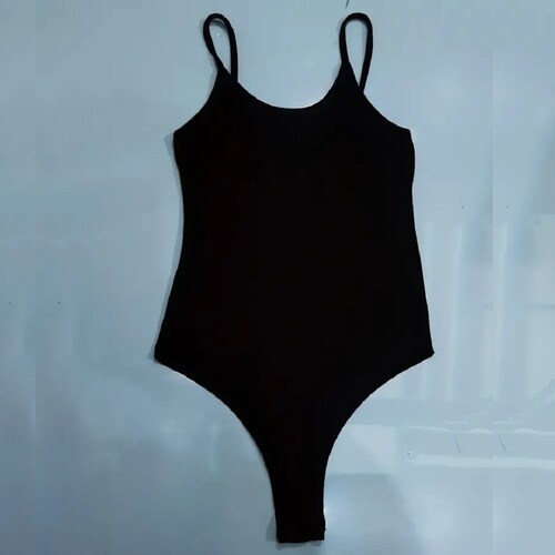 Body de tirantes liso.