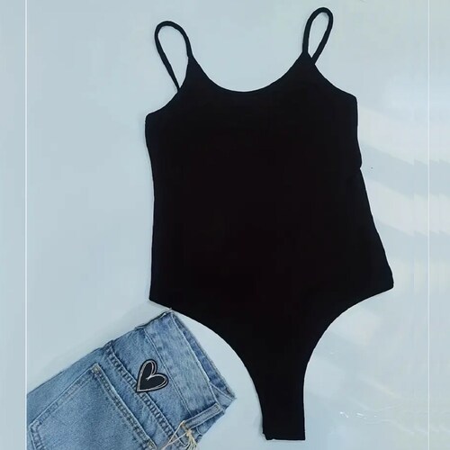 Body de tirantes liso.