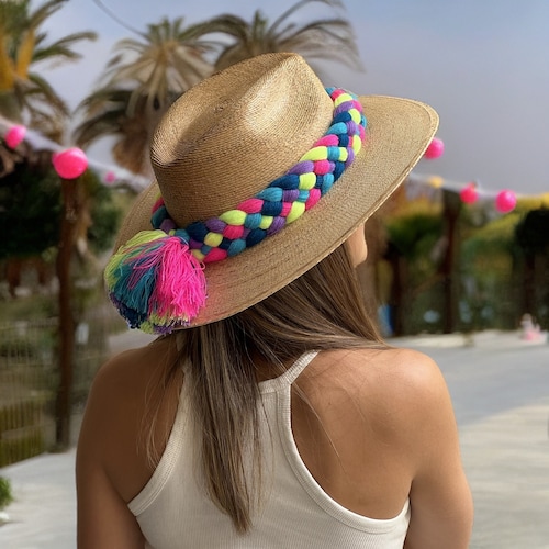Sombrero para mujer artesanal de palma fina decorado con cordon