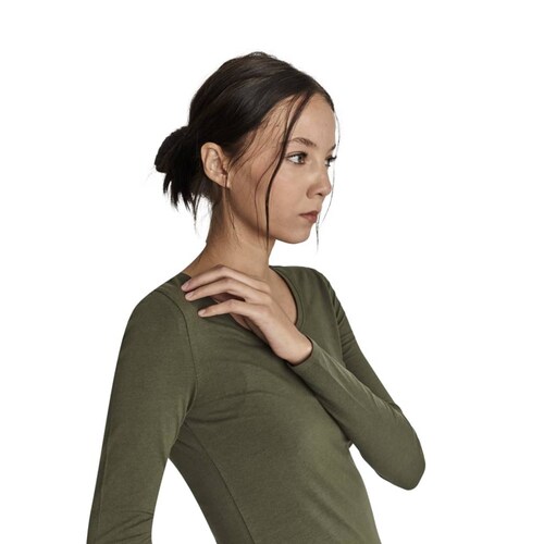 Playera básica, manga larga color verde olivo, de mujer, marca Holly Land, mod. 176593