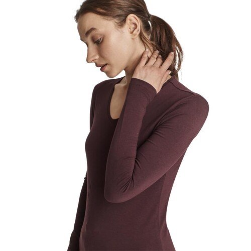 Playera básica, manga larga color vino, para mujer, marca Holly Land mod. 166708