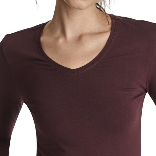 Playera básica, manga larga color vino, para mujer, marca Holly Land mod. 166708