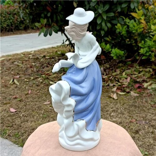 Figura de mujer elegante MXMYH-001-12 1pza 12x30x12cm Frente x Alto x Fondo Porcelana Artesanal MadameMallet