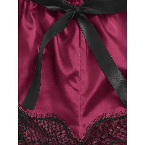 Conjunto de pijama de encaje.
