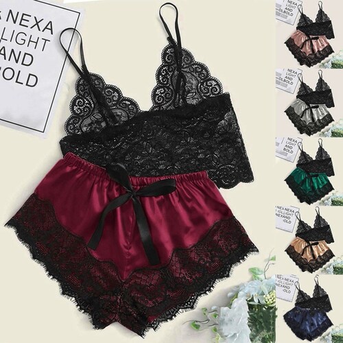 Conjunto de pijama de encaje.